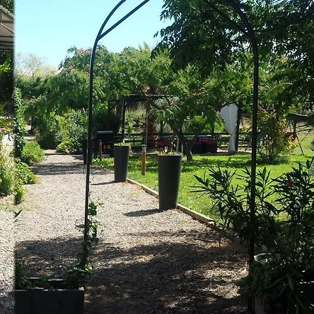 Aux Roses De L'Etang Hotel Capestang Ngoại thất bức ảnh