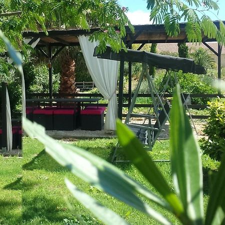 Aux Roses De L'Etang Hotel Capestang Ngoại thất bức ảnh