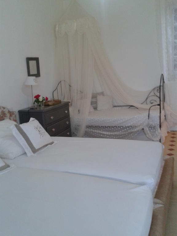 Aux Roses De L'Etang Hotel Capestang Ngoại thất bức ảnh