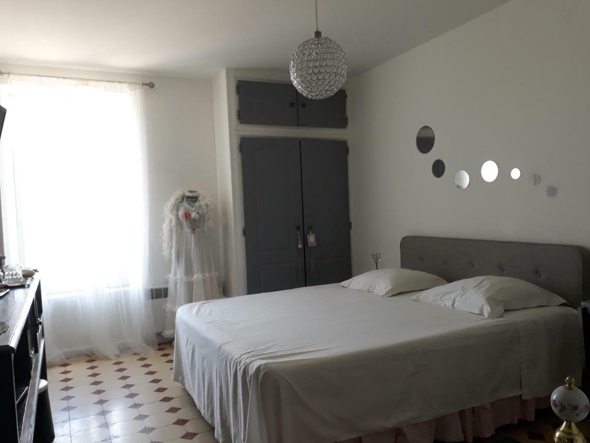 Aux Roses De L'Etang Hotel Capestang Ngoại thất bức ảnh