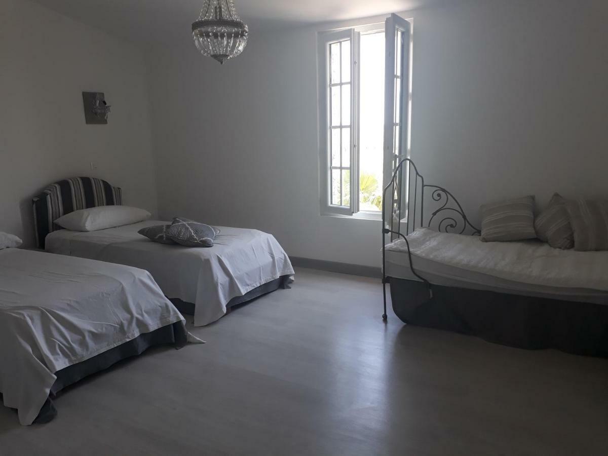 Aux Roses De L'Etang Hotel Capestang Ngoại thất bức ảnh