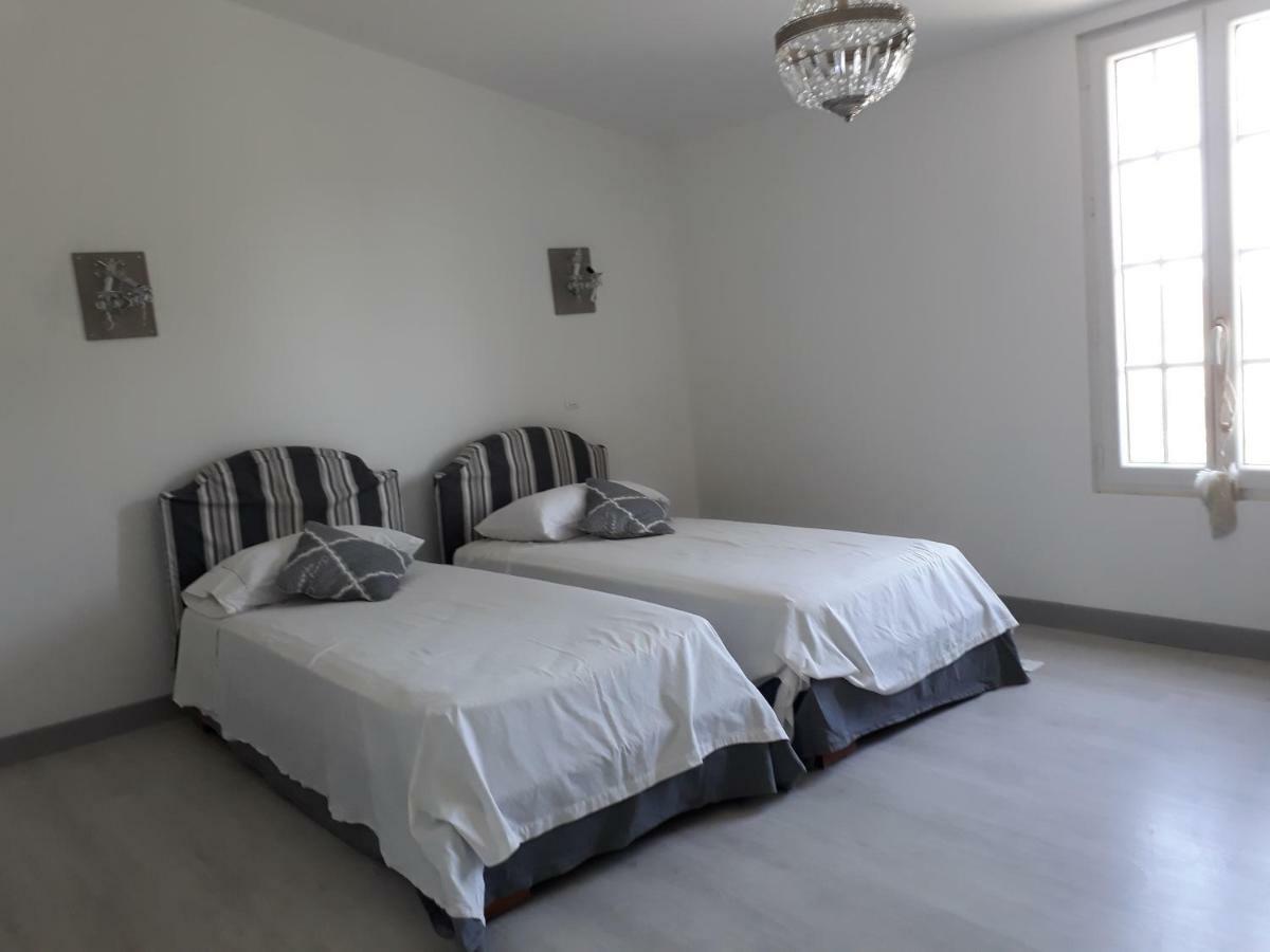 Aux Roses De L'Etang Hotel Capestang Ngoại thất bức ảnh
